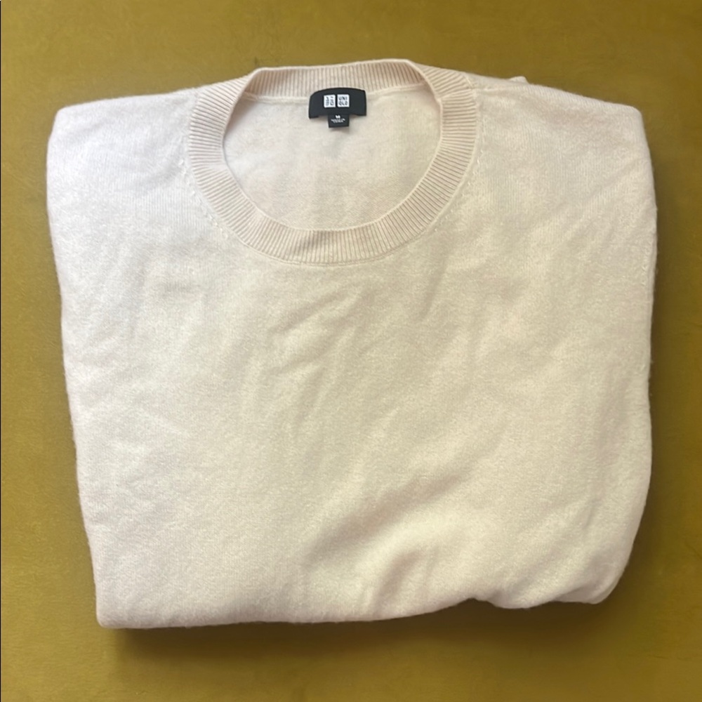 Uniqlo Cream Cashmere Crewneck Sweater - Picture 1 of 4